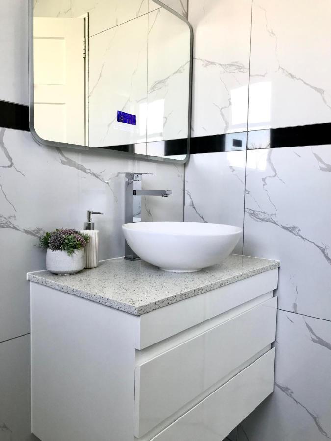 Bright & Comfy Stay In Newly Renovated Home With Parking Auckland Eksteriør bilde