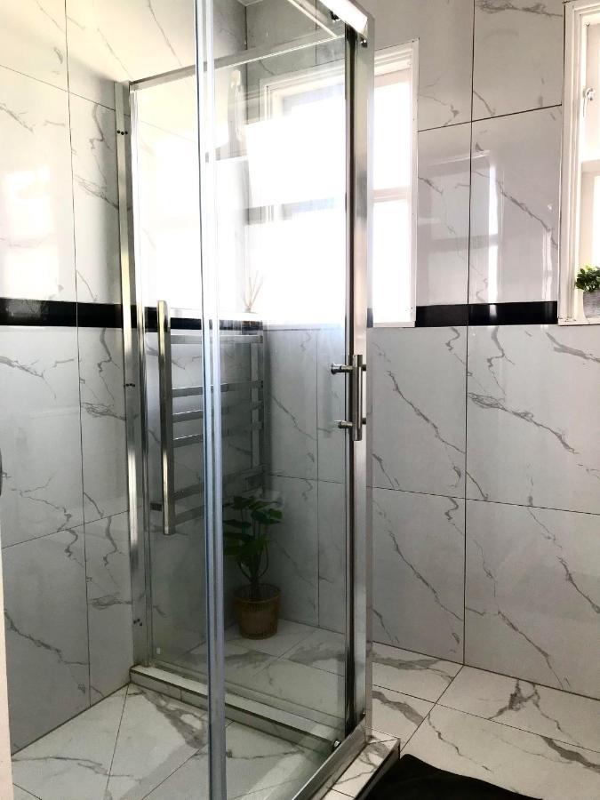 Bright & Comfy Stay In Newly Renovated Home With Parking Auckland Eksteriør bilde